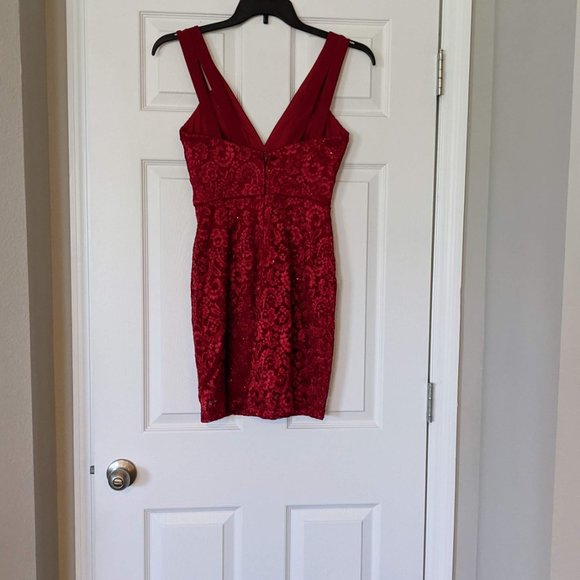 Homecoming Dress - Red Lace Form Fitting  with V Front Glitter & Lace  - Size 7 - Picture 9 of 16